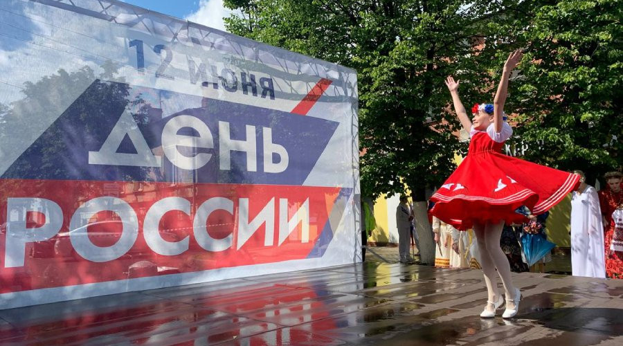 День России в Гатчине: концерты, поздравления и вручение паспортов