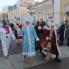 Гатчина встречает Новый год парадом Дедов Морозов!