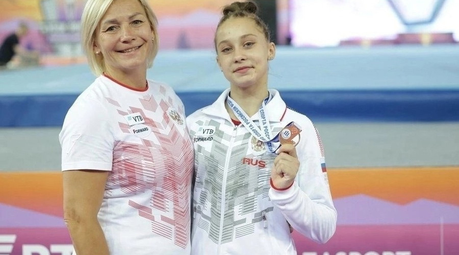 Гатчинская гимнастка Злата Осокина триумфально выступила на Легендах гимнастики в Минске