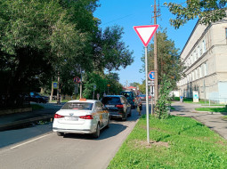 Изменился приоритет на перекрестке улиц Достоевского и Володарского в Гатчине