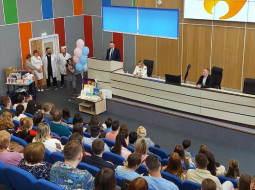 Голубые и розовые: в Гатчине с аншлагом отметили День беременных