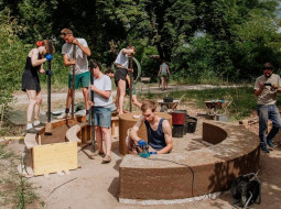 Приоратский парк в Гатчине станет полигоном для экологичного строительства: студенты проектируют землебитные павильоны
